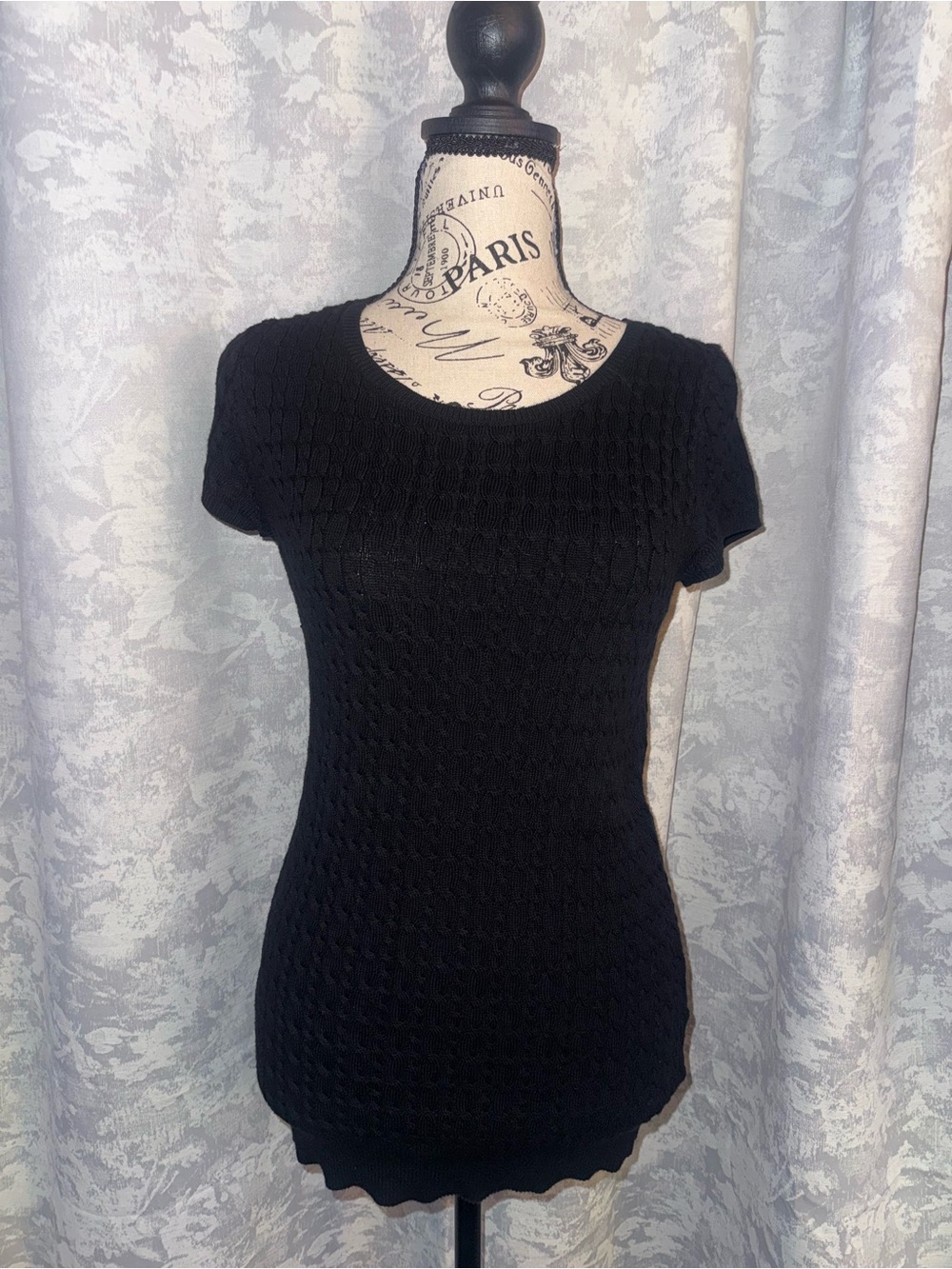 GAP 2006 Black Knit Short Sleeve Scoop Neck Top